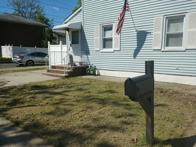 302 N 11th St, Unit 17 Troy Lane