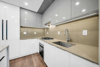 4711 Hazel St in Burnaby, BC - Building Photo - Building Photo