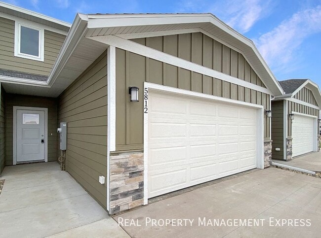 property at 5812 S Whisper Creek Pl