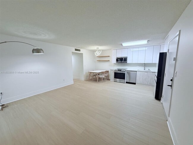 9352 S Belfort Cir in Tamarac, FL - Building Photo - Building Photo