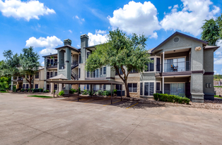 7631 US Hwy 290 W Apartments