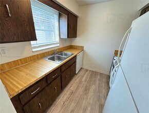 215 NW 25th St in Wilton Manors, FL - Building Photo - Building Photo