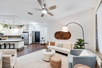 Varela Westshore Apartments in Tampa, FL - Building Photo - Building Photo