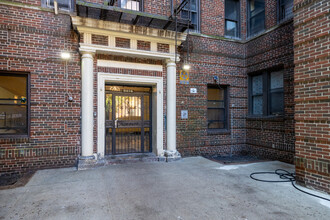 9416 34th Rd in Flushing, NY - Building Photo - Building Photo