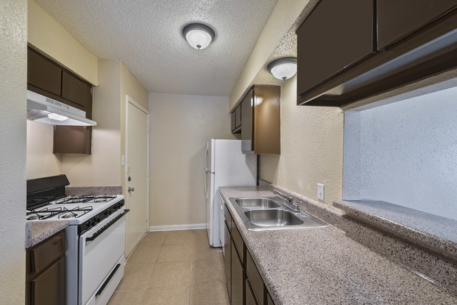 Delta Court Apartments in La Porte, TX - Building Photo - Building Photo