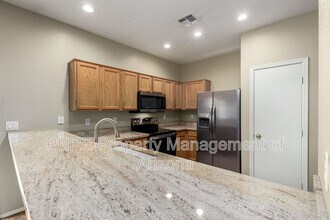 7048 W Lincoln St in Peoria, AZ - Building Photo - Building Photo