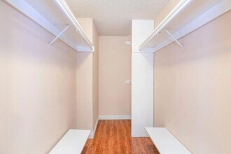 14990 Victory Blvd in Los Angeles, CA - Building Photo - Building Photo