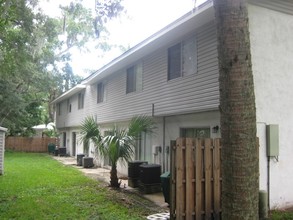 Edgewater Apartments in Bradenton, FL - Building Photo - Building Photo