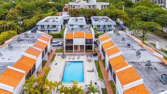 1990 Brickell Ave, Unit G in Miami, FL - Foto de edificio - Building Photo