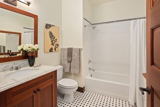 201 Galer St in Seattle, WA - Building Photo - Building Photo