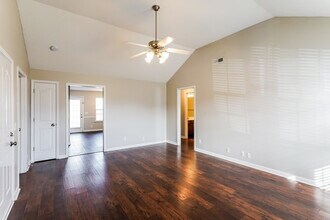 1350 E Nir Shreibman in La Vergne, TN - Building Photo - Building Photo