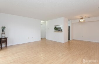 1901 Ravens Crest Dr in Plainsboro, NJ - Building Photo - Building Photo