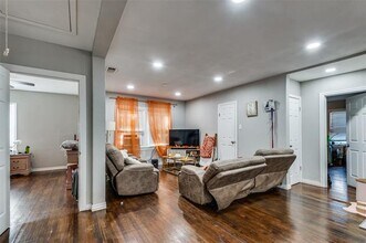 503 Magnolia St in Arlington, TX - Foto de edificio - Building Photo