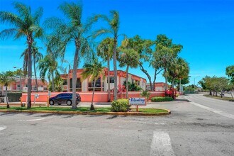 842 NE 209th St in Miami, FL - Building Photo - Building Photo