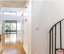 8675 Falmouth Ave in Los Angeles, CA - Building Photo - Building Photo