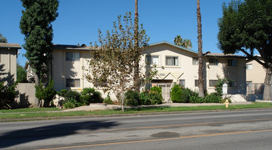 5061 Woodman Ave in Sherman Oaks, CA - Building Photo - Building Photo