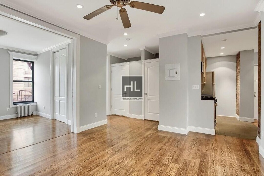 East 100th Street in New York, NY - Building Photo