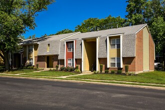 Stonybrook Apartments in Deptford, NJ - Building Photo - Building Photo