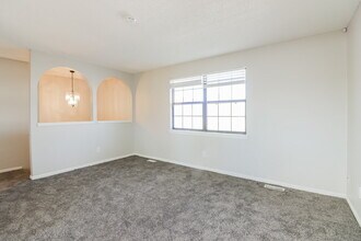 101 E Pacific Dr in Belton, MO - Building Photo - Building Photo