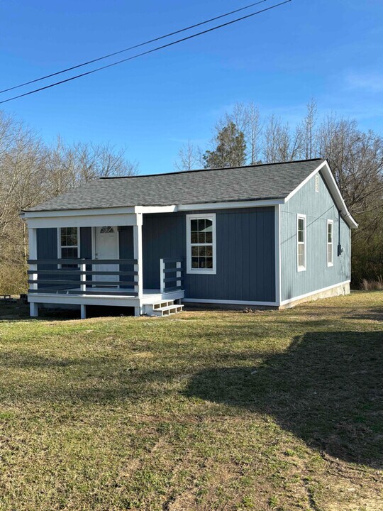 2790 Yellow Dog Rd in Senatobia, MS - Building Photo