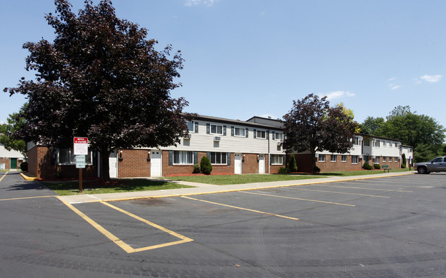 Willow Village in Sharon, PA - Foto de edificio - Building Photo