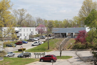 Stadium View Apartments in Kansas City, MO - Foto de edificio - Building Photo