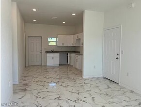 3012 3rd St SW in Lehigh Acres, FL - Foto de edificio - Building Photo