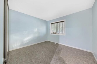 636 Forum Dr in Roselle, IL - Building Photo - Building Photo