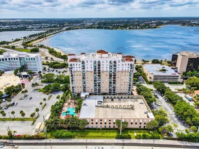 616 Clearwater Park Rd in West Palm Beach, FL - Building Photo - Building Photo
