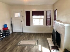 1321 N Calaveras St in Fresno, CA - Building Photo - Building Photo