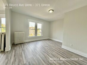 371 Bruce Ave in Windsor, ON - Building Photo - Building Photo