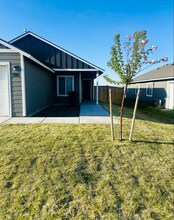 395 Costanza Ave in Umatilla, OR - Foto de edificio - Building Photo
