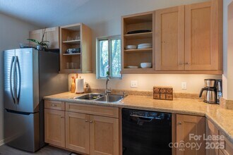 104 Llama Wy in Black Mountain, NC - Building Photo - Building Photo
