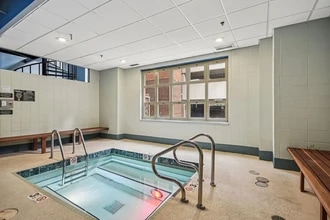 10 E Delaware Pl, Unit 1507 in Chicago, IL - Building Photo - Building Photo