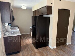 4254 Bond St in Holt, MI - Building Photo - Building Photo