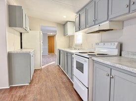 205 W Conyers Ave in Florence, SC - Building Photo