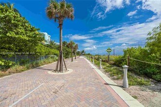 5055 Collins Ave, Unit 5C in Miami Beach, FL - Building Photo - Building Photo