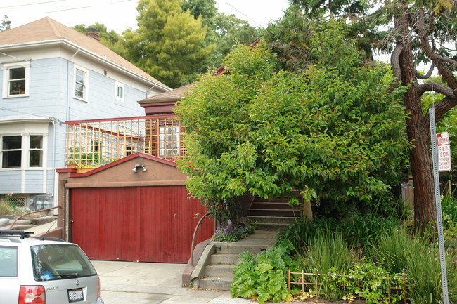 2919-2921 Florence St in Berkeley, CA - Building Photo - Building Photo