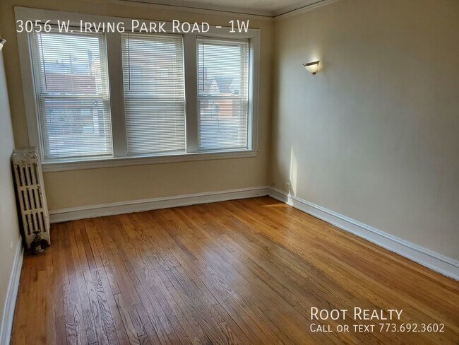 3056 W Irving Park Rd, Unit 1W in Chicago, IL - Building Photo - Building Photo