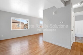 333 Mt Everest Dr in Fenton, MO - Building Photo - Building Photo