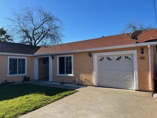 322 Hinkley Ave in Oakdale, CA - Building Photo