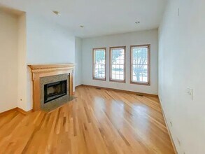 1319 W Belmont Ave in Chicago, IL - Foto de edificio - Building Photo