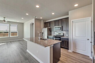 5327 Bruno St in Round Rock, TX - Foto de edificio - Building Photo