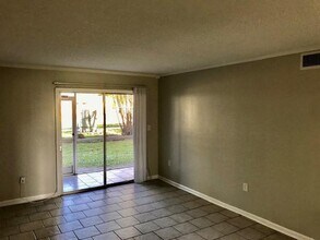 6034 Forest Hill Blvd, Unit 104 in West Palm Beach, FL - Building Photo - Building Photo