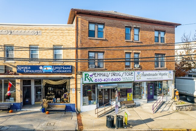 2-8 S 4th St in Emmaus, PA - Foto de edificio - Building Photo
