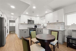 3675 Gulf Blvd in St Pete Beach, FL - Building Photo