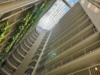 1717 N Bayshore Dr, Unit 3248 in Miami, FL - Foto de edificio - Building Photo