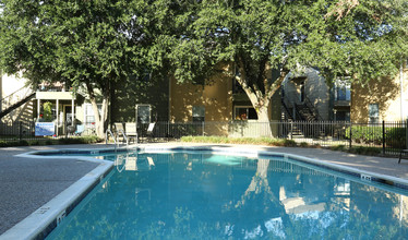 Bridgewater Apartments in Tomball, TX - Building Photo - Building Photo