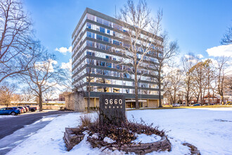 3660 Grand Ave in Des Moines, IA - Building Photo - Building Photo