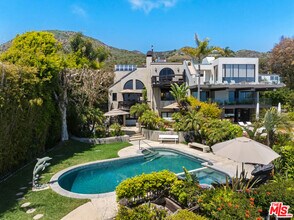 31604 Broad Beach Rd in Malibu, CA - Building Photo - Building Photo